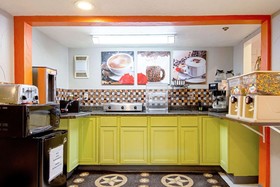 Economy Inn & Suites