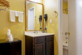 Economy Inn & Suites