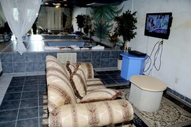 Economy Inn & Suites