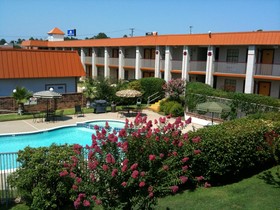 Economy Inn & Suites