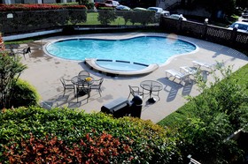 Economy Inn & Suites