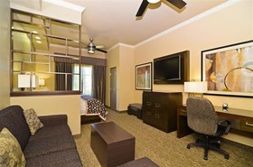 Best Western Premier Crown Chase Inn & Suites
