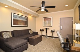 Best Western Premier Crown Chase Inn & Suites