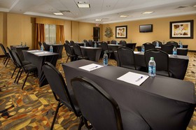 Holiday Inn Express Hotel & Suites Denton-Unt-Twu