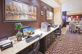 Holiday Inn Express Hotel & Suites Denton-Unt-Twu