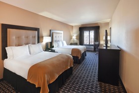 Holiday Inn Express Hotel & Suites Denton-Unt-Twu