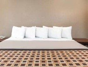 Deluxe Inn Denton