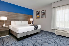 La Quinta Inn & Suites by Wyndham Denton - University Drive