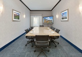 La Quinta Inn & Suites by Wyndham Denton - University Drive