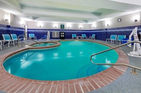 La Quinta Inn & Suites by Wyndham Denton - University Drive