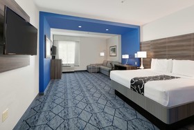La Quinta Inn & Suites by Wyndham Denton - University Drive