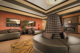 La Quinta Inn & Suites by Wyndham Denton - University Drive