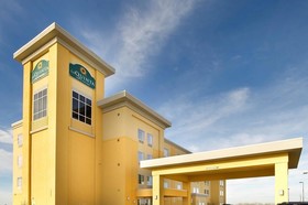 La Quinta Inn & Suites by Wyndham Denton - University Drive