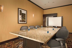 La Quinta Inn & Suites by Wyndham Denton - University Drive