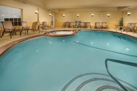La Quinta Inn & Suites by Wyndham Denton - University Drive
