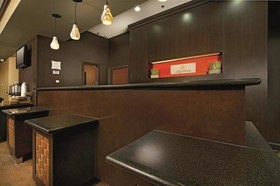 La Quinta Inn & Suites by Wyndham Denton - University Drive