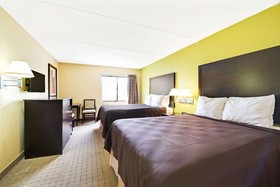 Days Inn & Suites by Wyndham DeSoto