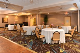 Holiday Inn Express Hotel & Suites Dallas South - Desoto