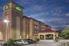 La Quinta Inn & Suites by Wyndham Dallas South-DeSoto