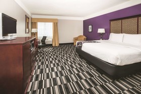 La Quinta Inn & Suites by Wyndham Dallas South-DeSoto