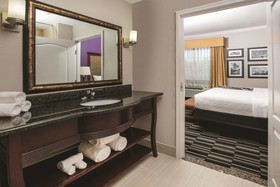 La Quinta Inn & Suites by Wyndham Dallas South-DeSoto