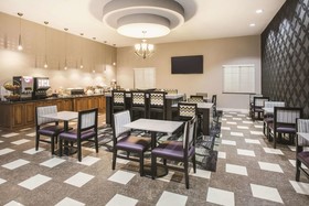 La Quinta Inn & Suites by Wyndham Dallas South-DeSoto