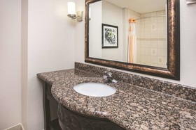 La Quinta Inn & Suites by Wyndham Dallas South-DeSoto