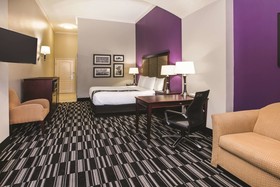 La Quinta Inn & Suites by Wyndham Dallas South-DeSoto
