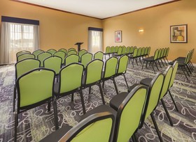 La Quinta Inn & Suites by Wyndham Dallas South-DeSoto
