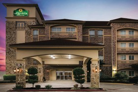La Quinta Inn & Suites by Wyndham Dallas South-DeSoto
