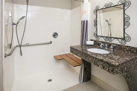 La Quinta Inn & Suites by Wyndham Dallas South-DeSoto