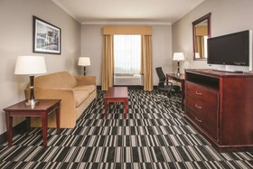 La Quinta Inn & Suites by Wyndham Dallas South-DeSoto