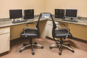 La Quinta Inn & Suites by Wyndham Dallas South-DeSoto