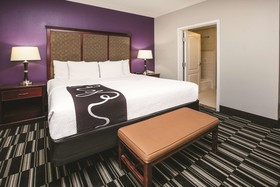 La Quinta Inn & Suites by Wyndham Dallas South-DeSoto