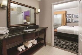 La Quinta Inn & Suites by Wyndham Dallas South-DeSoto