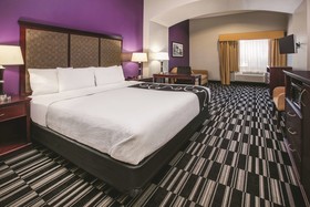 La Quinta Inn & Suites by Wyndham Dallas South-DeSoto