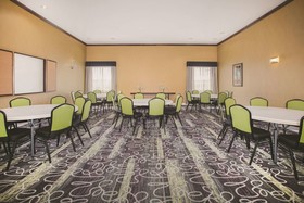 La Quinta Inn & Suites by Wyndham Dallas South-DeSoto
