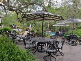 Cedar Oaks Inn