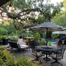 Cedar Oaks Inn