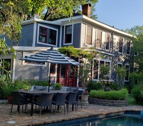 Cedar Oaks Inn