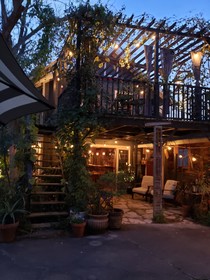 Cedar Oaks Inn