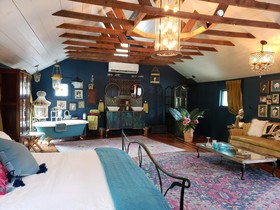 Cedar Oaks Inn