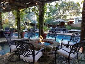 Cedar Oaks Inn