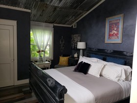 Cedar Oaks Inn