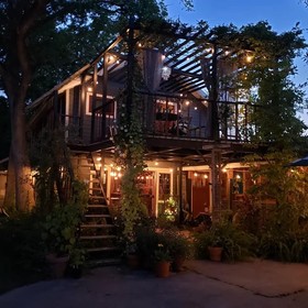 Cedar Oaks Inn