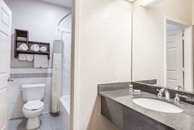 Days Inn by Wyndham Dickinson TX