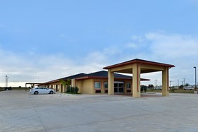 All Seasons Inn & Suites