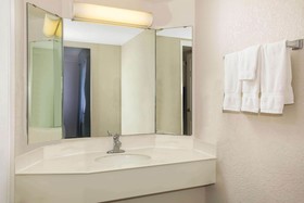 Super 8 by Wyndham Eagle Pass
