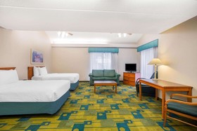 Super 8 by Wyndham Eagle Pass