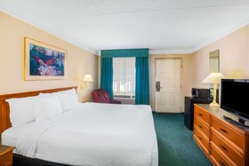 Super 8 by Wyndham Eagle Pass